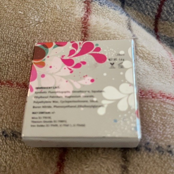 Makeup beauty bundle - Picture 16 of 16